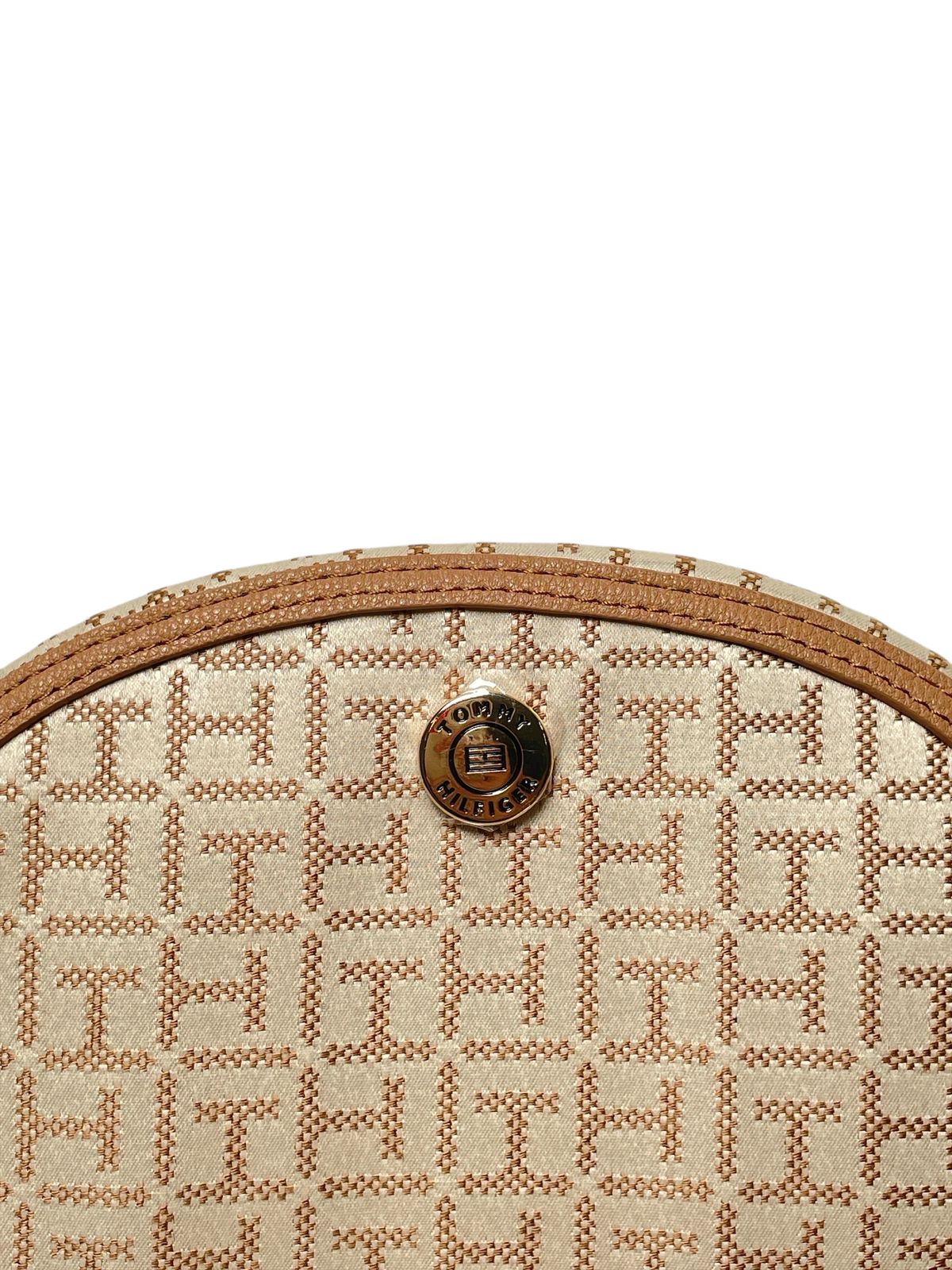 Bolsa Crossbody Tommy Hilfiger Monograma Beige | Estilo Clásico, Tamaño Ideal