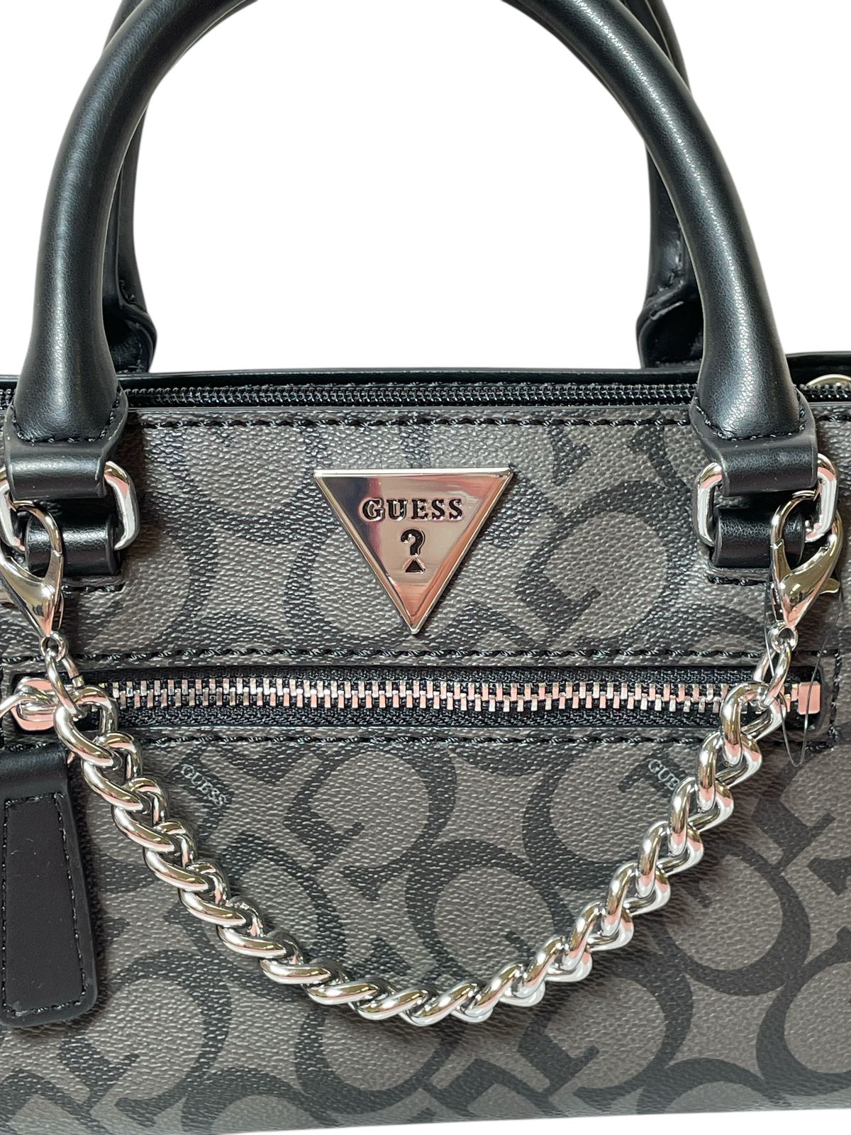 Bolsa Guess Dama Gris con Detalles Negros y Cadena – Original