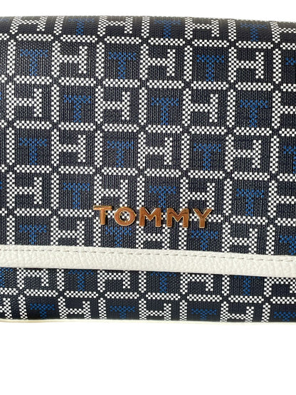 Bolsa crossbody Tommy Hilfiger blanca con monograma azul – Estilo que no pasa desapercibido